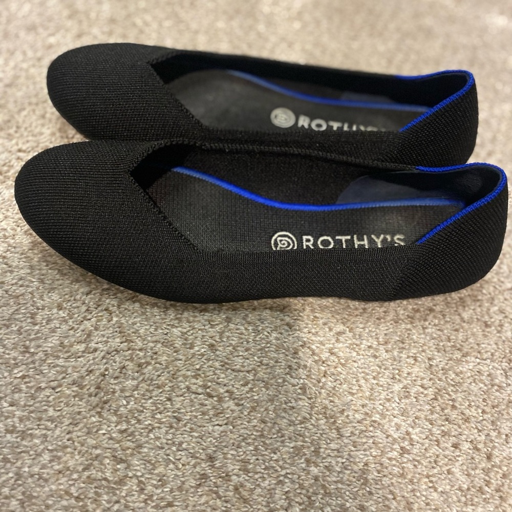 Rothy’s round toe size 11
No tears/flaws